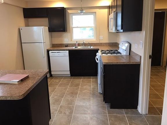 5th image of 305 Sauganash St