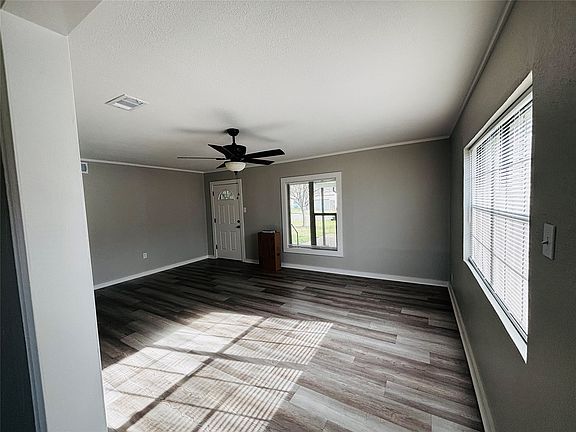 3rd image of 1815 W Brockett St