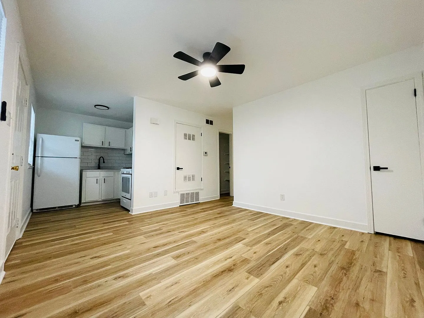 24 Oakwood Rd — Photo 3