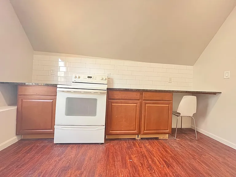 311 Stratford Ave #6 — Photo 10
