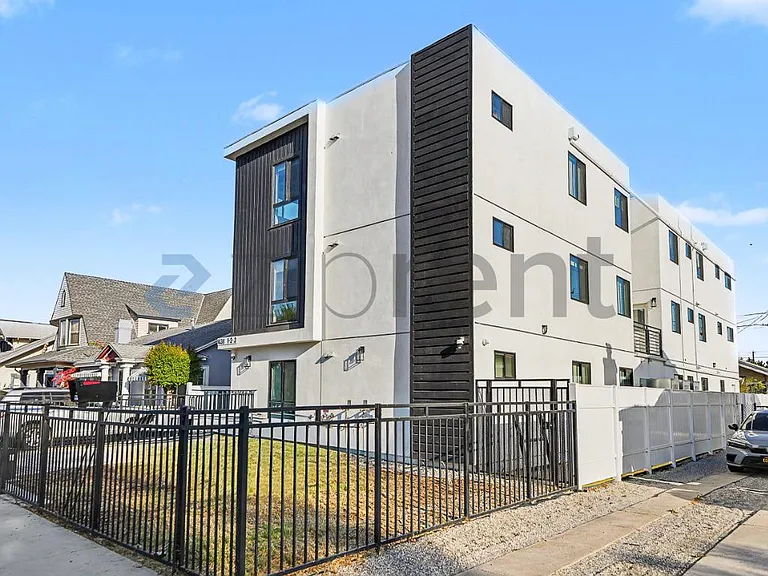 1438 W 37th Dr — Photo 3