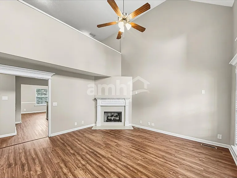 2053 Leefield Dr — Photo 6