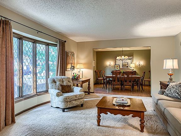 5th image of 1900 Larkspur Dr