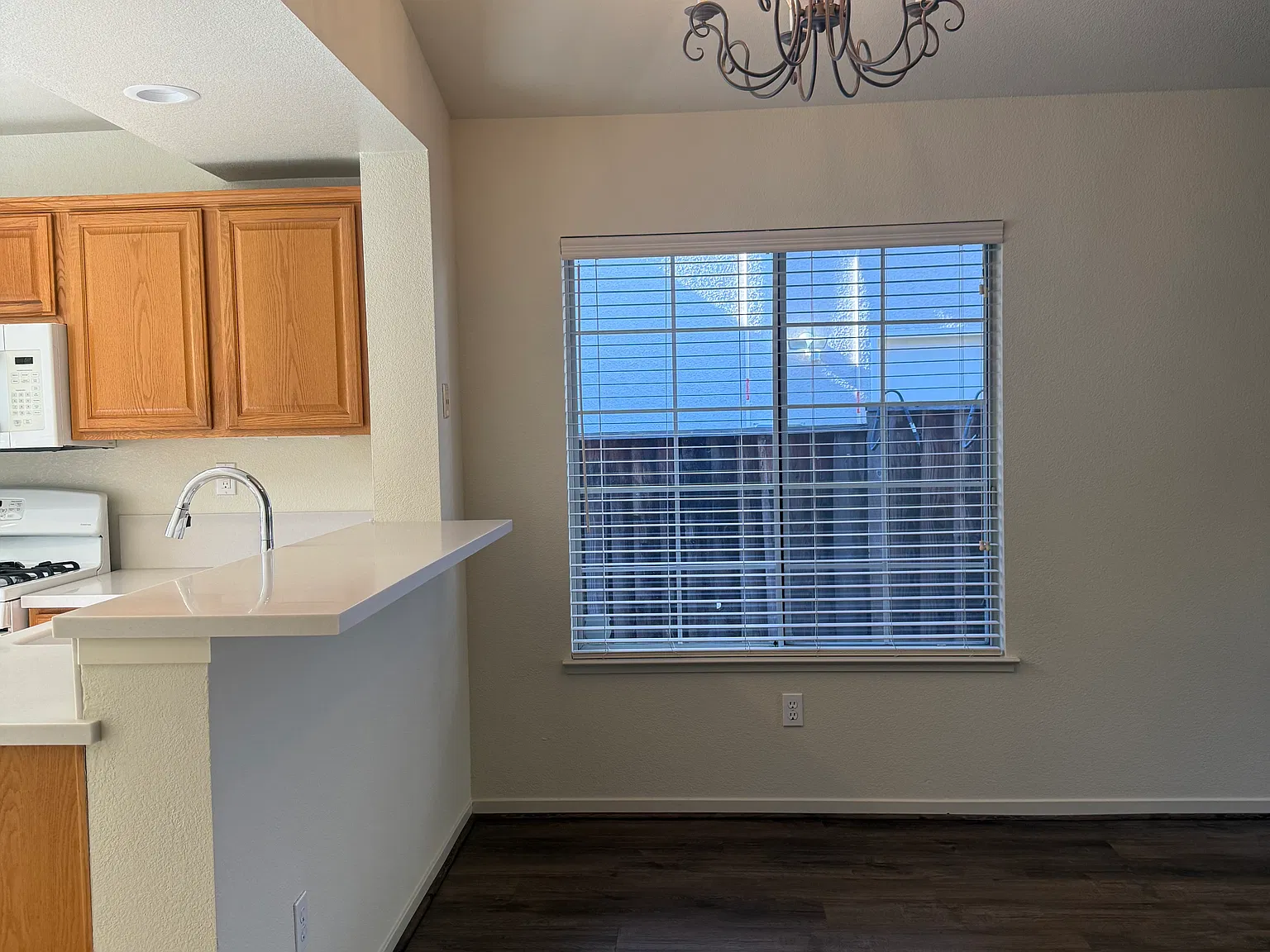 3 bed, 1114 sqft, $3,900 — Photo 2