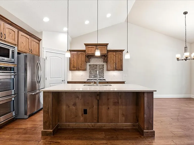 1415 E Summerheights Dr — Photo 17