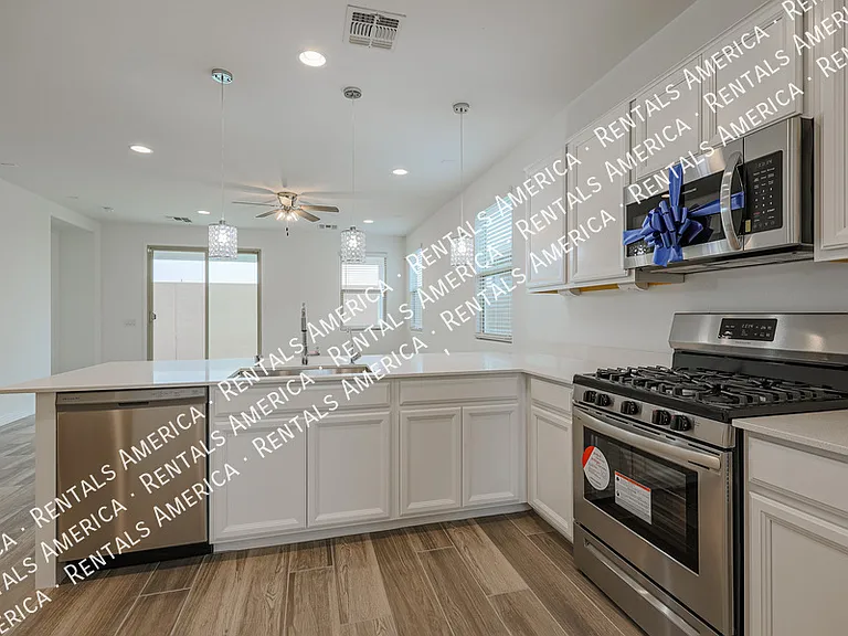 5938 N 90th Dr — Photo 9