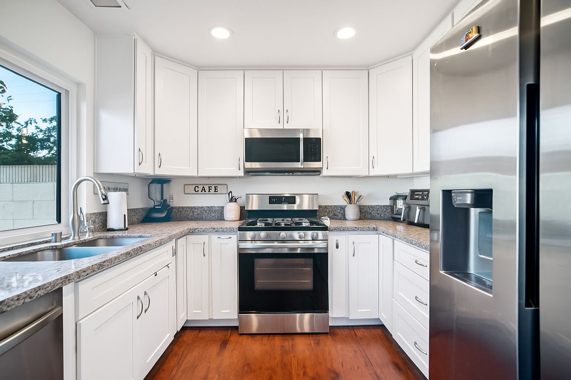 next background image