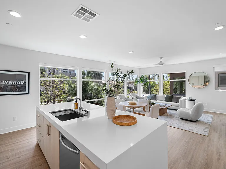 2111 N Cahuenga Blvd #1 — Photo 8