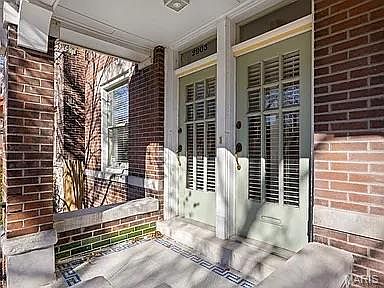 2nd image of 2901 Sidney St