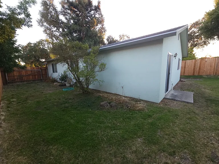 640 Forest Ave — Photo 24
