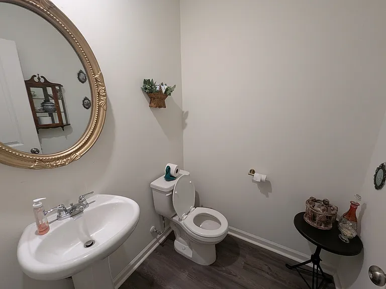 211 Foster St — Photo 4