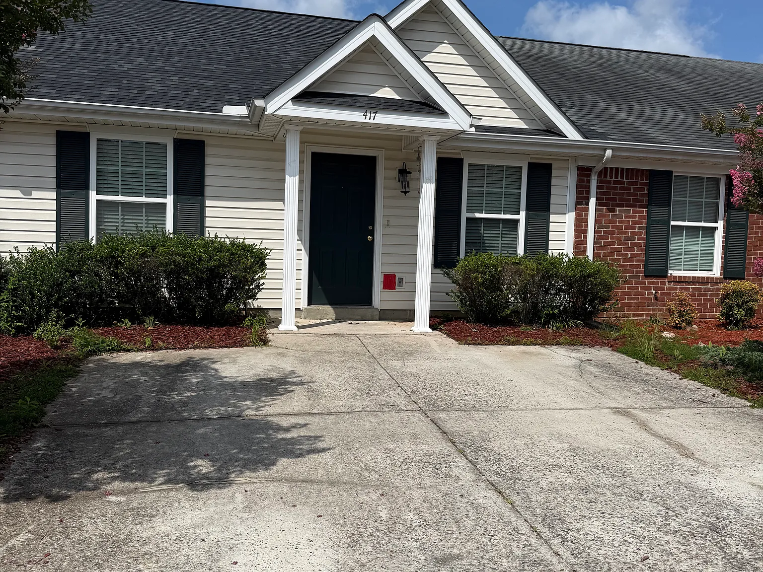 2 bed, 1092 sqft, $1,300 — Photo 1