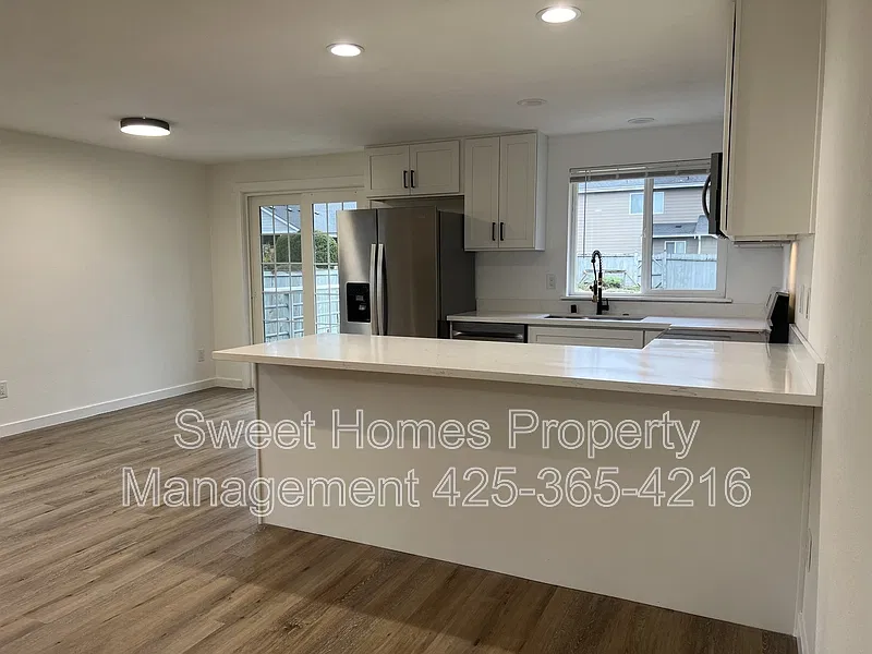 3 bed, 2.0 bath, 1350 sqft, $2,650 — Photo 4