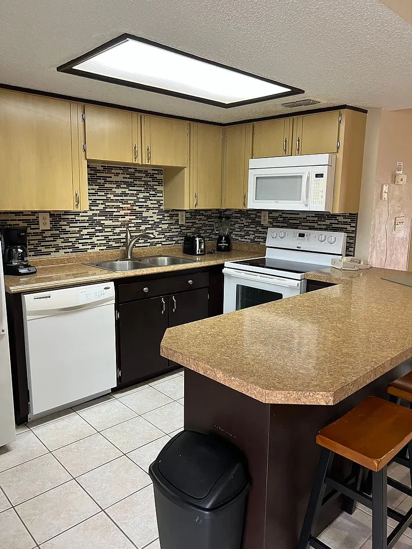 2777 N Poinciana Blvd — Photo 3