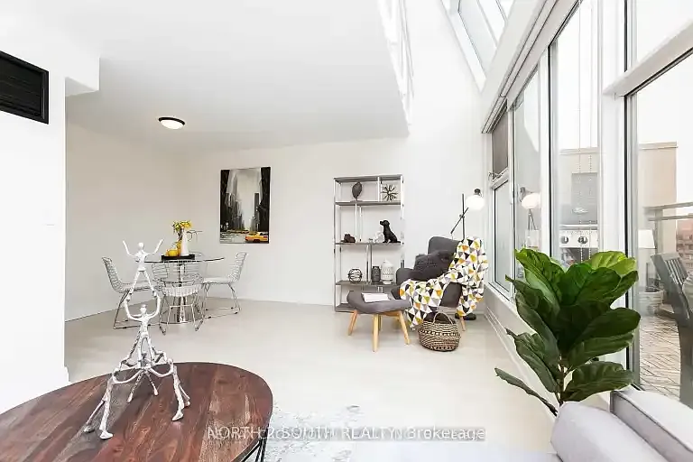 222 The Esplanade #913 — Photo 1