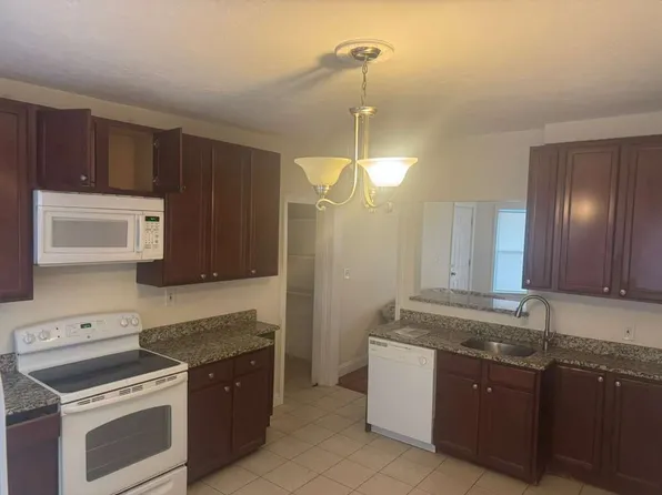 293 School St #2L, Stoughton, MA 02072