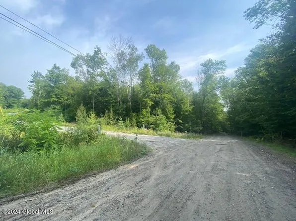 4 Woodland Lane, North Creek, NY 12853