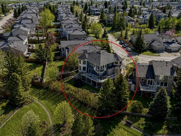 131 SW Edgebrook Cir NW, Calgary, AB T3A 5A4
