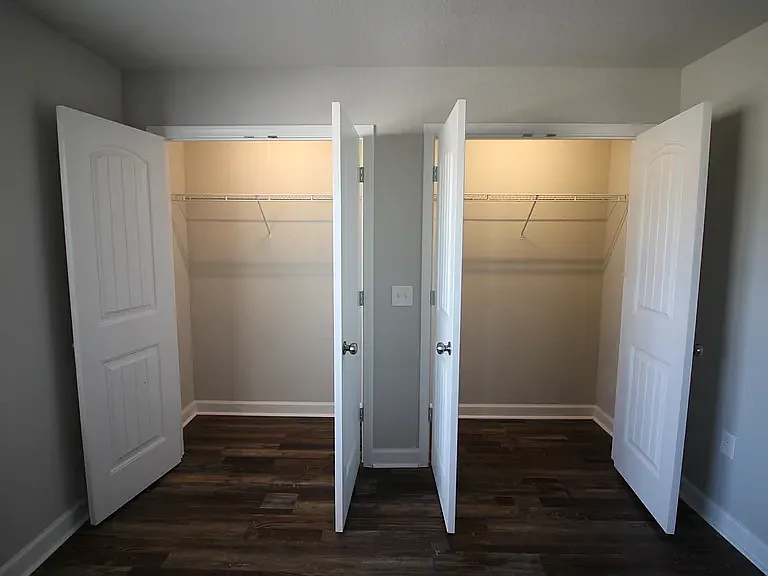Crepe Myrtle Apartments — Photo 13