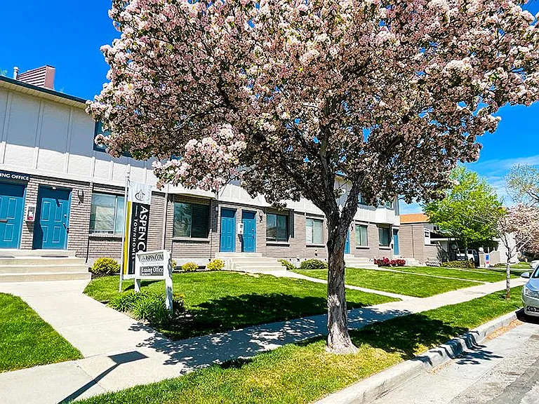 Aspen Cove Townhomes — Photo 18
