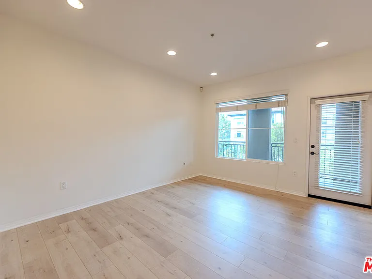 6020 Seabluff Dr #302 — Photo 2