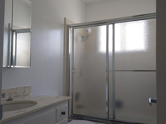3rd image of 723 E Tujunga Ave APT D