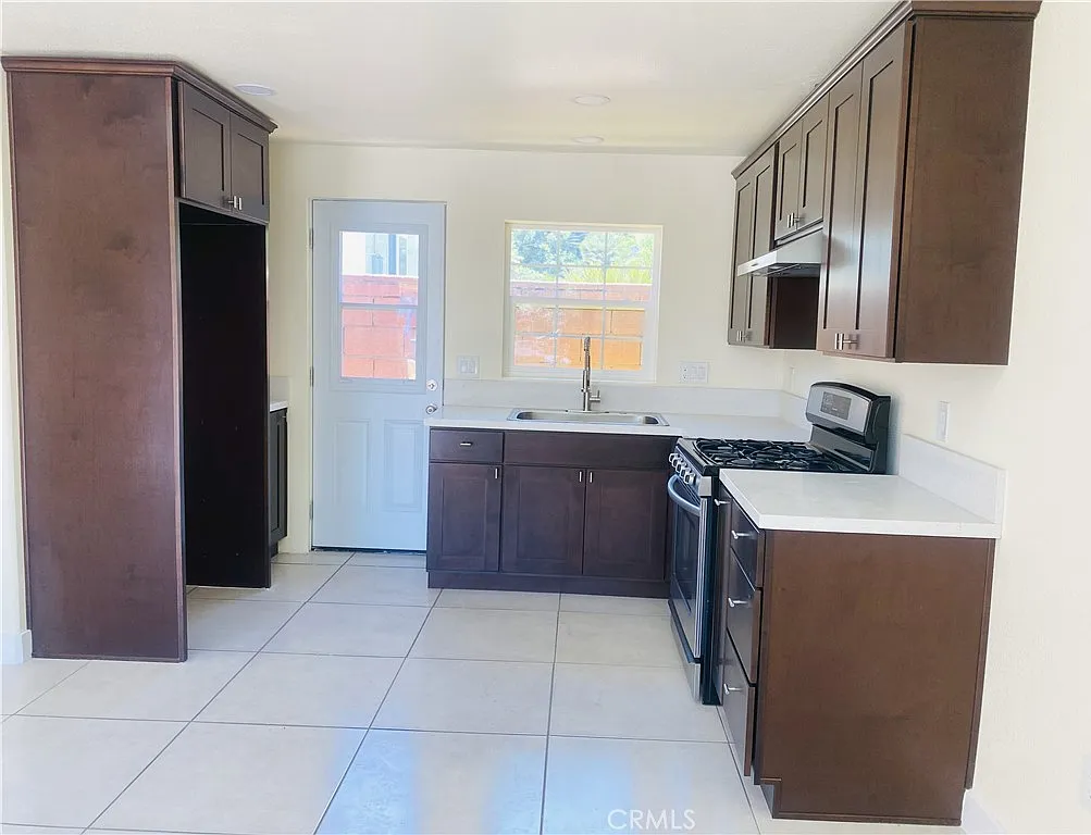 Studio, 400 sqft, $1,800 — Photo 4