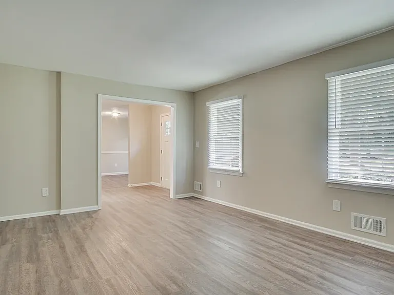 2416 Wood Hill Ln — Photo 13