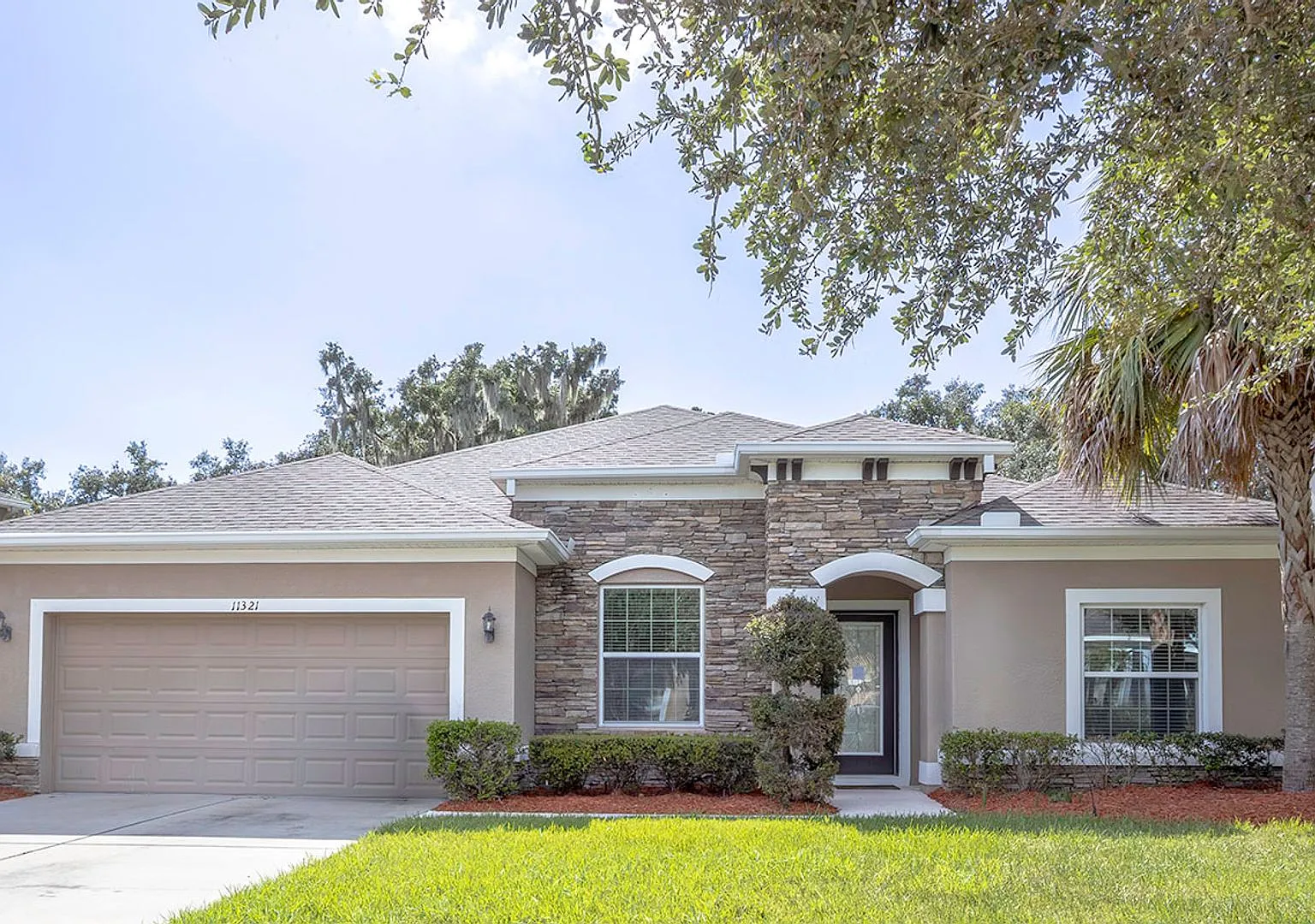 Paradise in Lithia — Photo 1