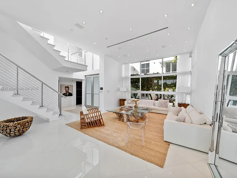 227 E Dilido Dr — Photo 24