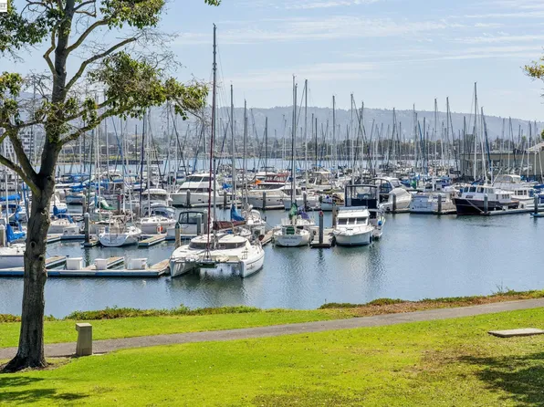 48 Invincible Ct #F19, Alameda, CA 94501
