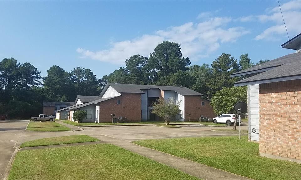 2nd image of 126 Pine Ave