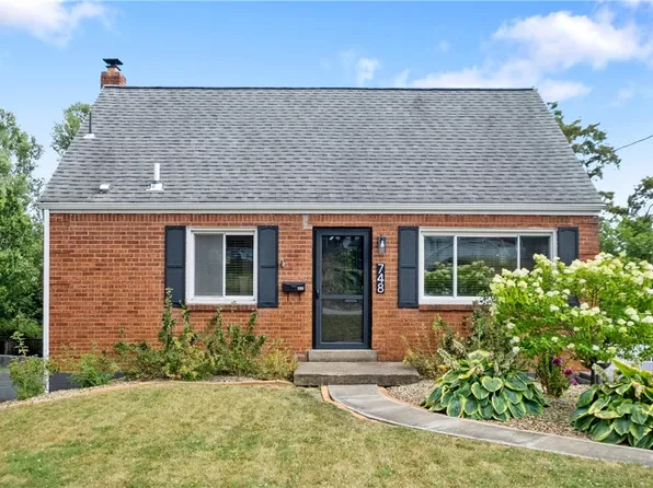 748 Edgewater Dr, West Mifflin, PA 15122