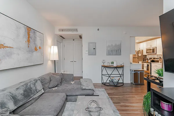 Rented by Modern Spaces | media 17