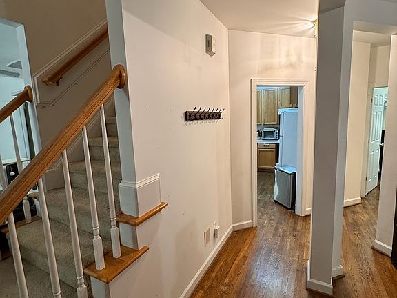5th image of 1081 Mills St #A