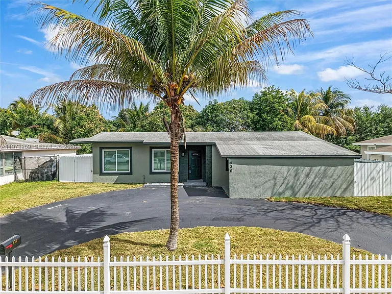 630 SW 28th Dr — Photo 8