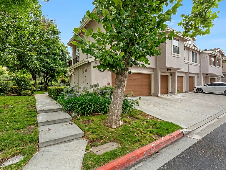 1007 Esparanza Way — Photo 3