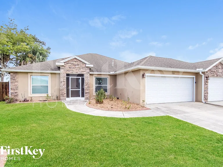 1932 Gloria Cir NE — Photo 2