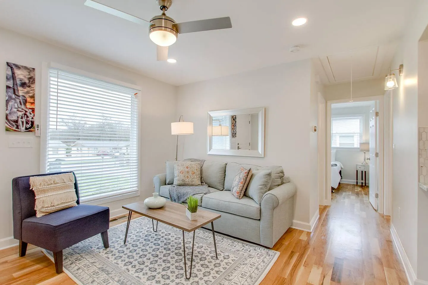 2 bed, 800 sqft, $2,000 — Photo 2