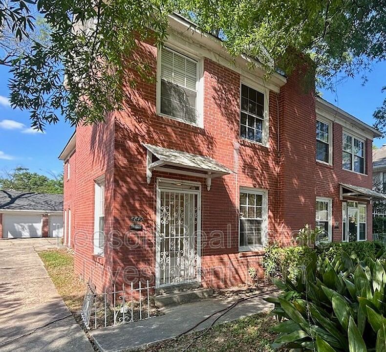 1st image of 440 Forest Ave #442
