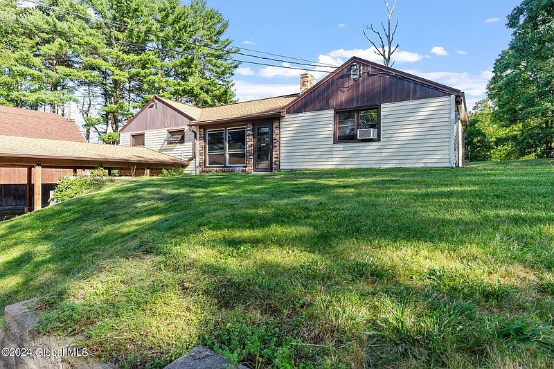 3rd image of 2728 Lower Gregg Road