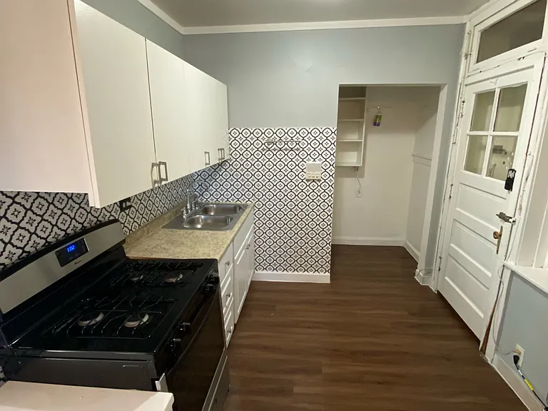 5200 W George St #3 — Photo 9