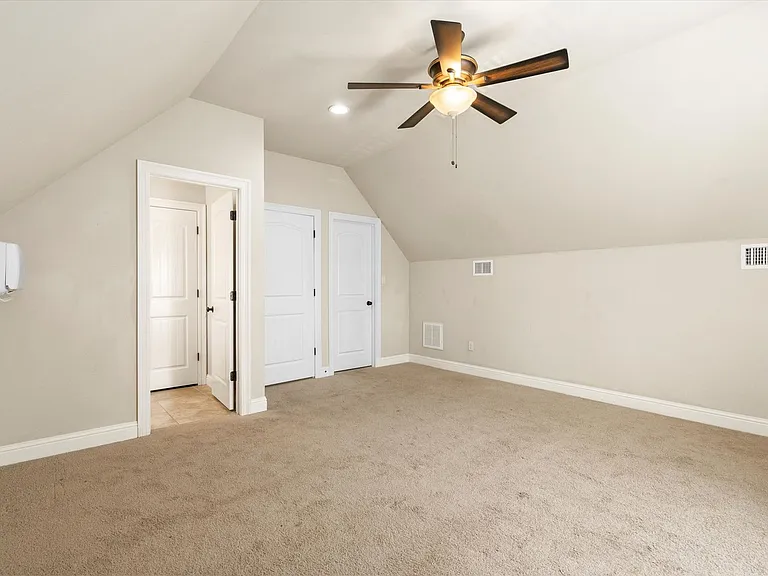 1056 Linlen Ave — Photo 16