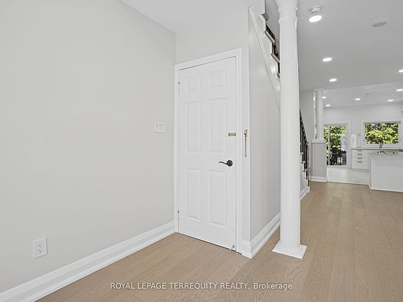 5th image of 958 The Queensway