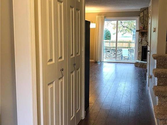 3rd image of 10256 W 96th Ter