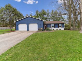608 Raymond Ct, Mahomet, IL