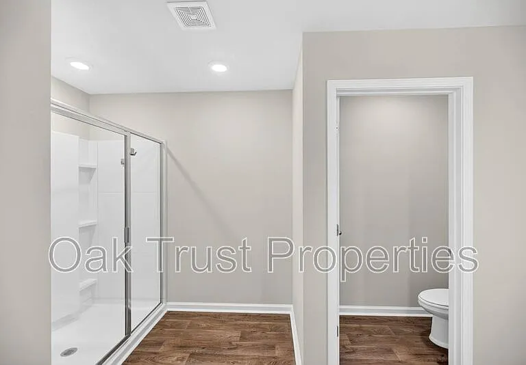 147 Cloverleaf St — Photo 13