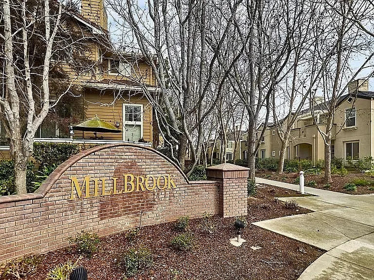 522 Mill River Ln — Photo 15