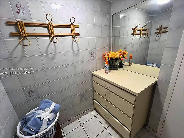 2899 Collins Ave #905 — Photo 14
