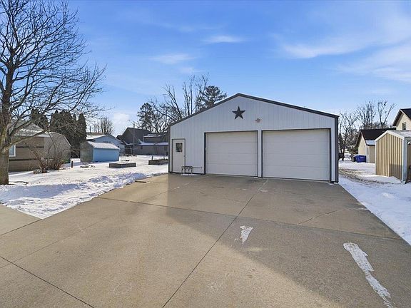 2nd image of 711 6th St SW